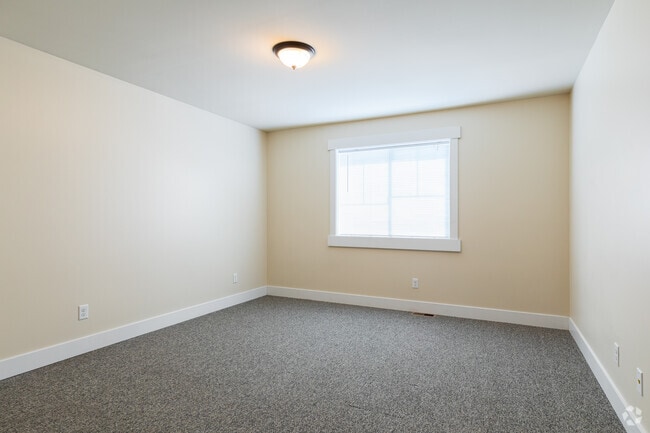 4BR, 2.5BA - 1,950SF