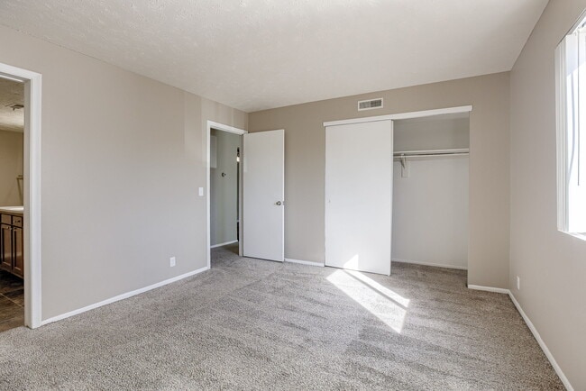 Omaha, NE Evergreen Terrace Apartments | 11A | Bedroom