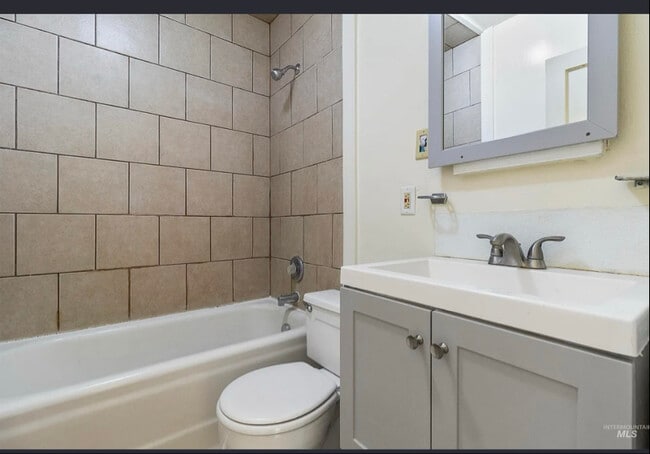 Photo - 242 Cherry St