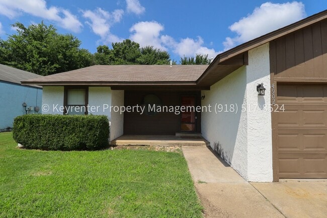 Building Photo - 4902 S Gum Ave Unit 4902