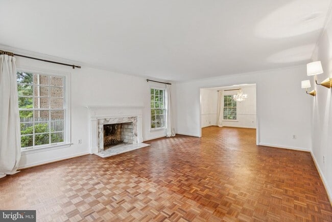 Photo - 4033 41st St N