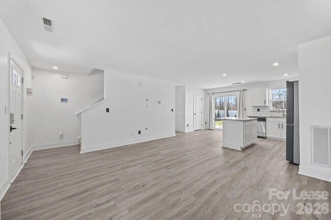 Photo - 1820 Hooper Court