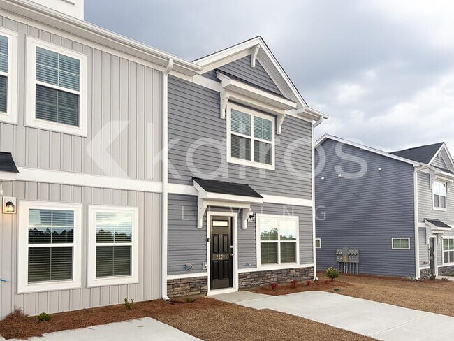 Photo - 2201 Banyon Cir