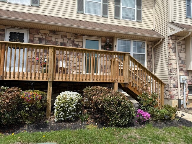 Building Photo - 7925 Ridge Ave Unit 45