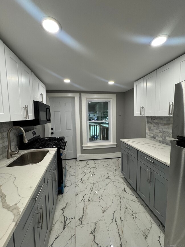 Building Photo - 30 Davis St Unit 3 Rental