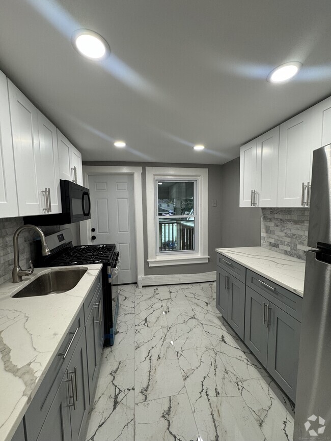 Building Photo - 30 Davis St Unit 3 Rental