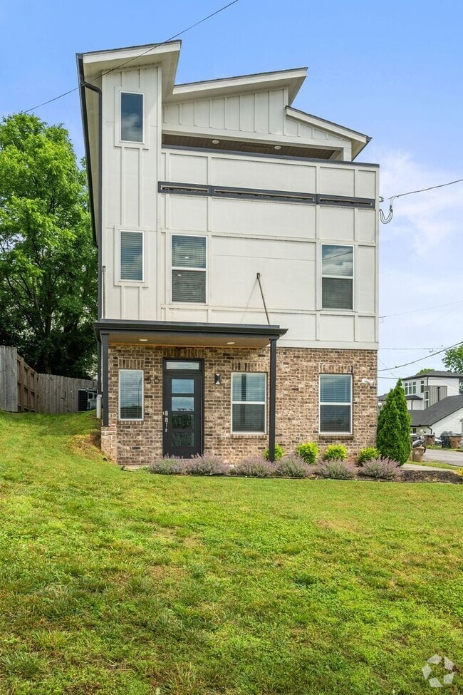 Building Photo - Charlotte Park Home