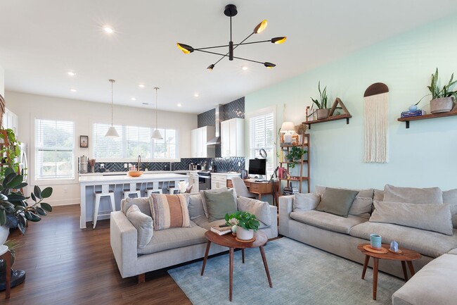 Building Photo - Stylish Townhome Minutes From Grant Park a...