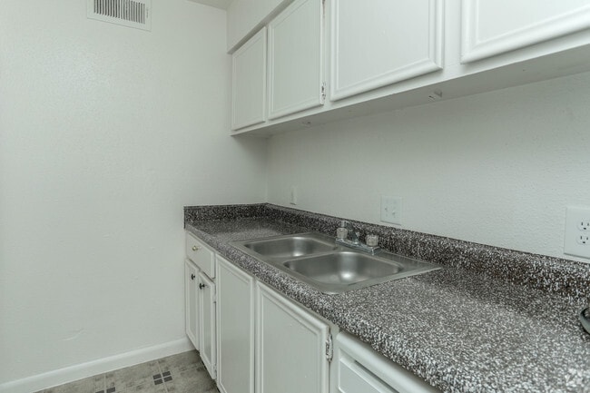 Photo - Oakwood Village Apartments