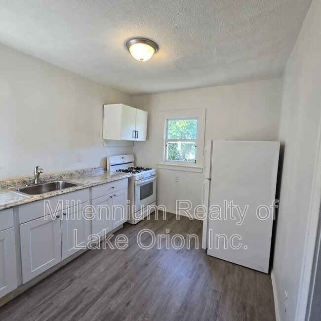 Photo - 140 Summit St Unit #4