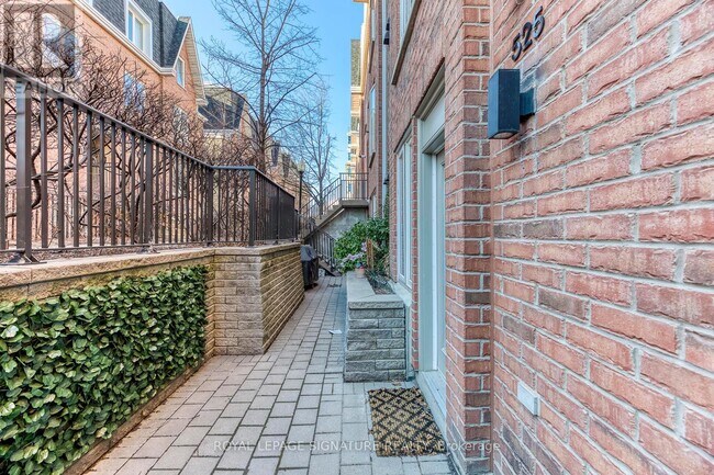 Photo - 10 Douro St