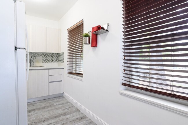 Photo - 471 NE 37th St Unit 5