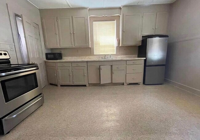 16 Robinson St Unit 1