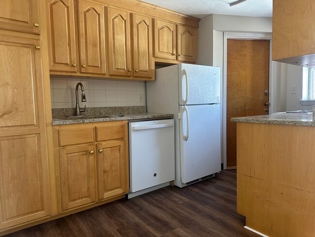 Building Photo - 77 Wyman St Unit G