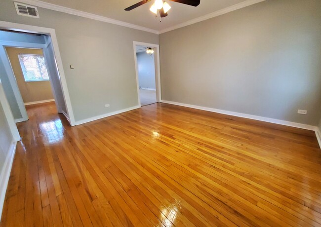 Photo - 2068 W Hutchinson St Unit 1