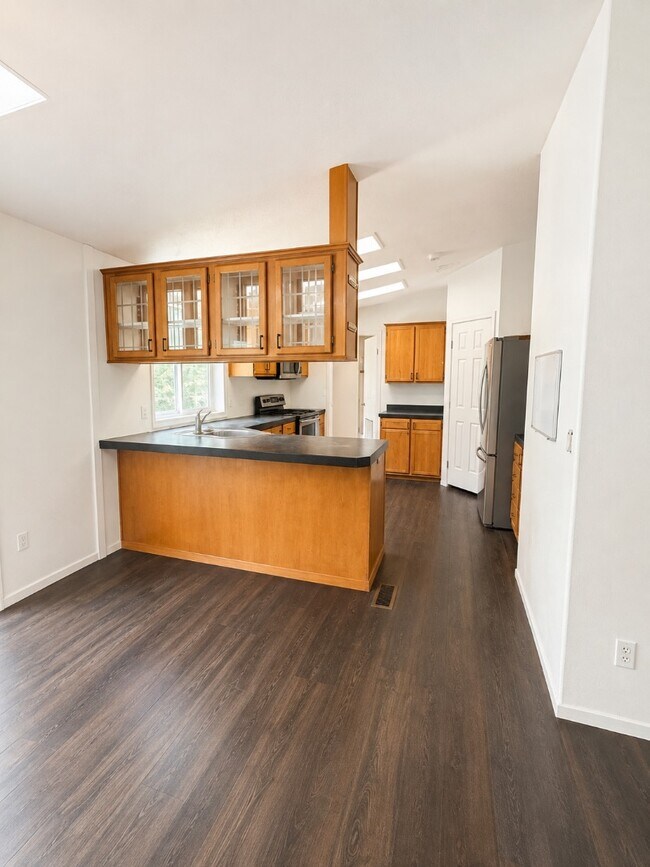Photo - 6647 Alderson Ln