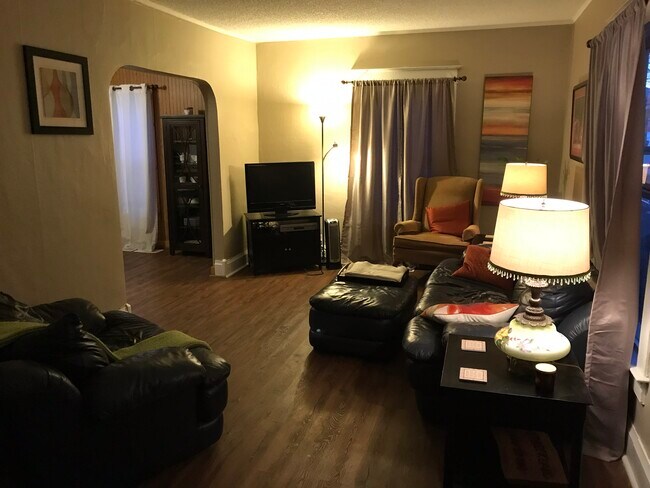 Photo - 1128 Eureka St