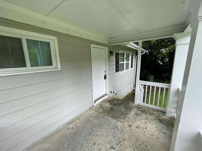 Photo - 1642 Mary George Ave NW