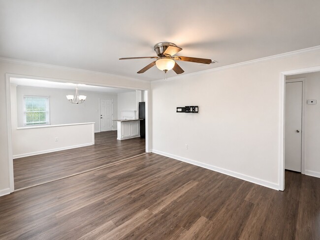 Photo - 213 Oak Park Dr