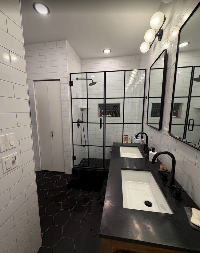 Photo - Incredible 2 Bedroom 2 Bath West Loop, Chicago Penthouse Condo for Lease (parking included) Unit 4H