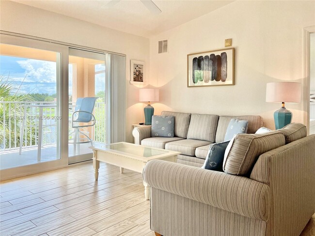 Photo - 221 SW Palm Dr Unit 306