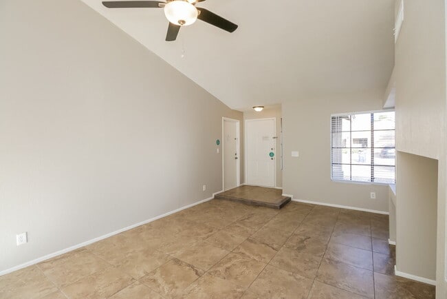 Photo - 657 W Shawnee Dr