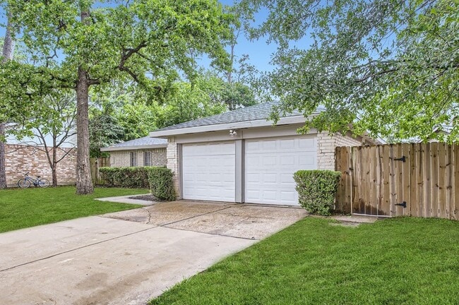 Photo - 5607 Circlegate Dr