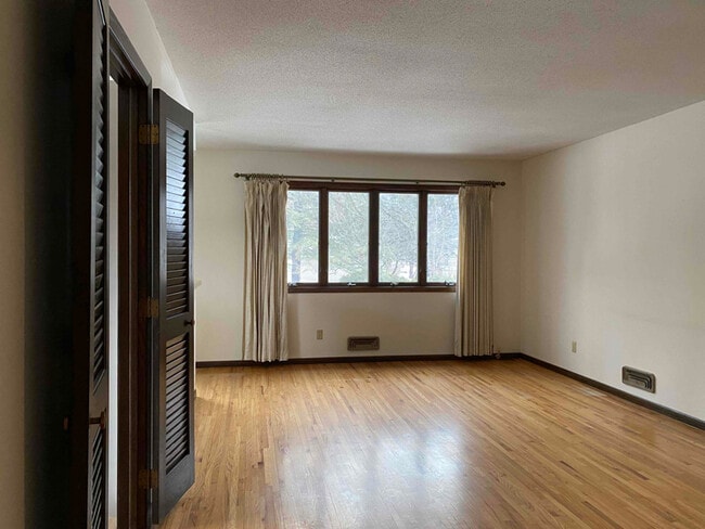 Photo - 425 Edgewood Ave