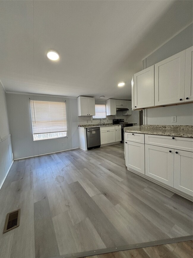 Photo - 16509 Brittany Way