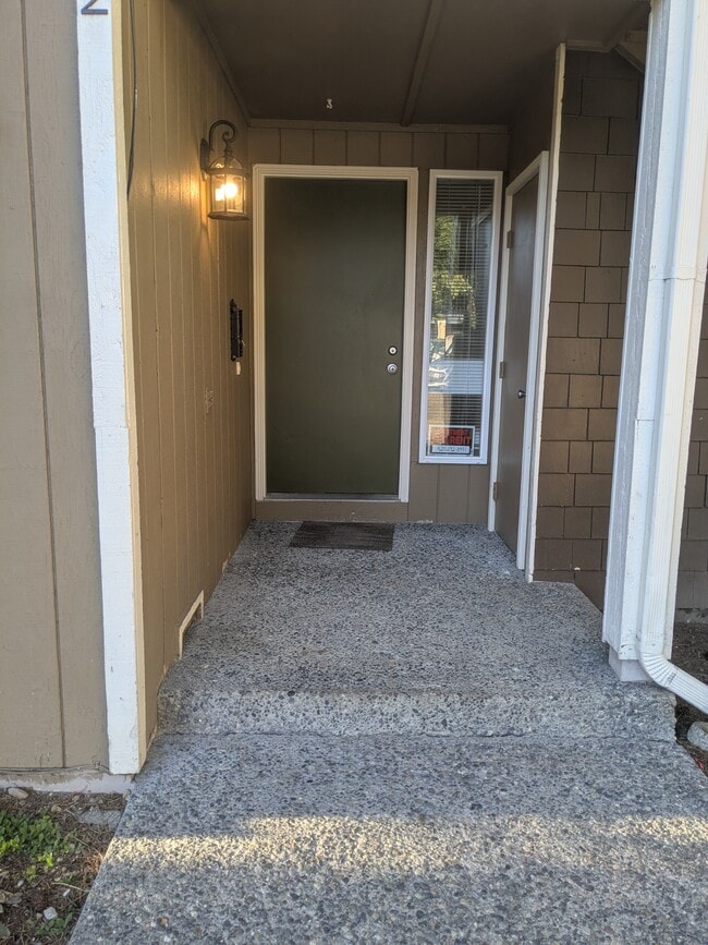 Entry - 9127 Meridian Pl NE Unit 2