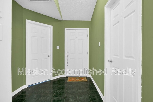 Photo - 3918 Red Oak Dr