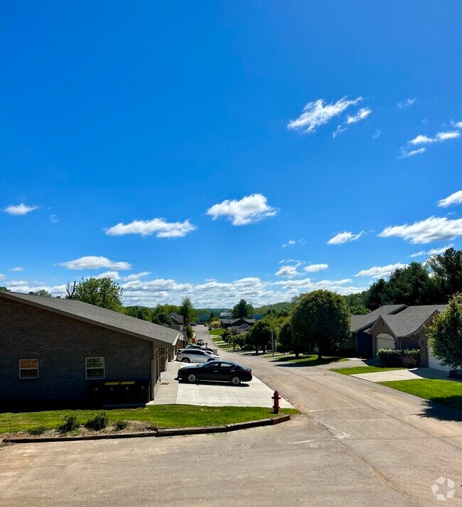 Building Photo - 192 Fairway Ln Unit A Rental