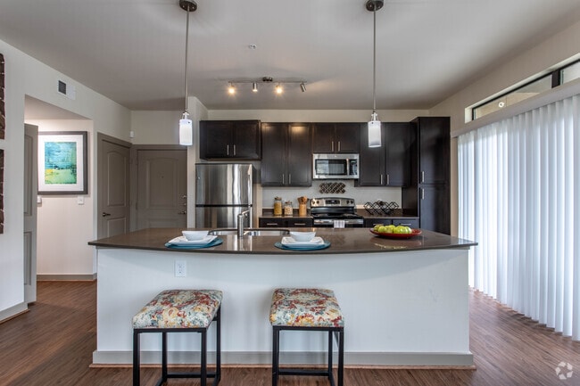 1 BR, 1 BA - 757 SF