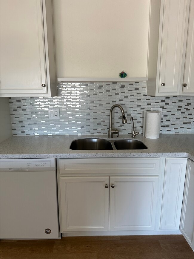 kitchen - 425 S Parkcrest Unit 316