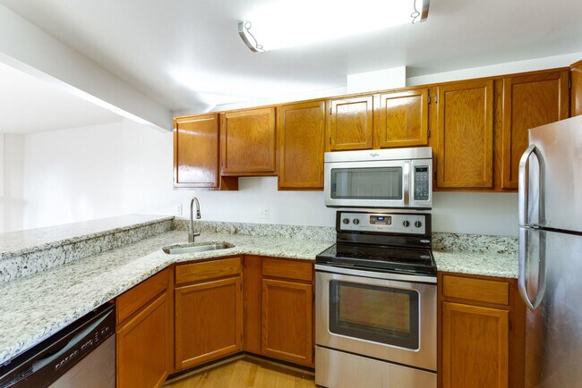 Photo - 5837 Norham Dr