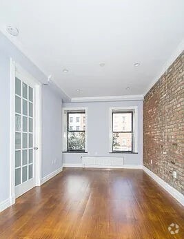 Building Photo - 202 E 13th St Unit 2D Rental