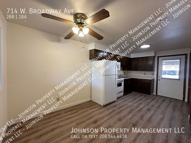 Photo - 714 W Broadway Ave