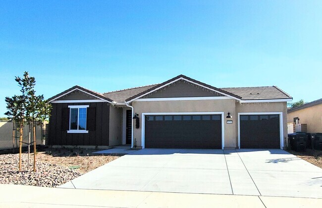 Building Photo - Gorgeous New Lennar Home - Lots of Upgrade...