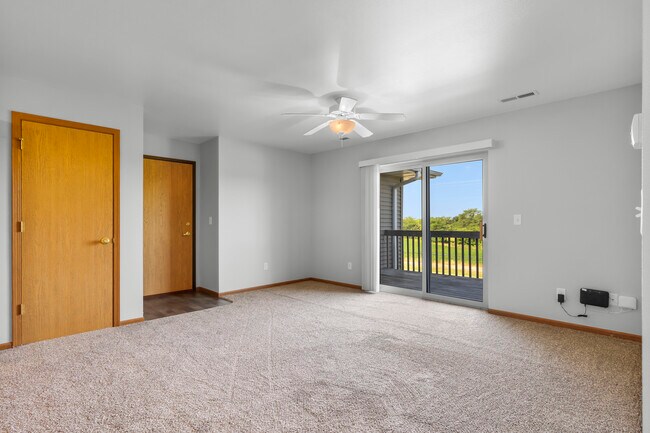 Photo - River Ridge 2301-2325 University Drive