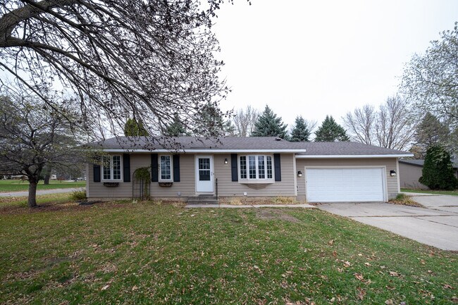 Building Photo - 1410 Greenwood Pl