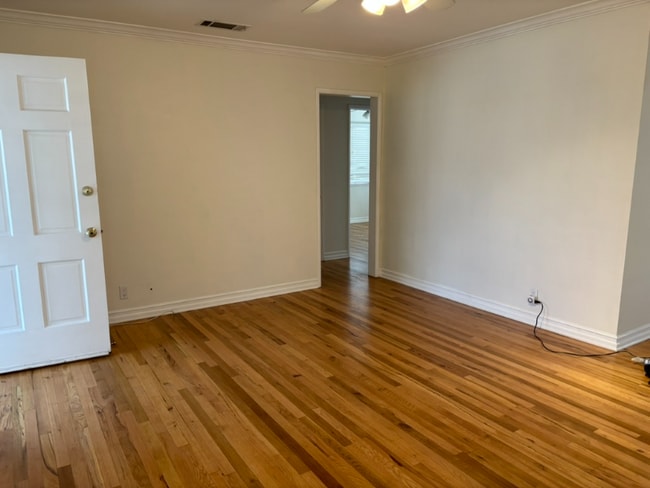 Photo - 534 N Niagara St