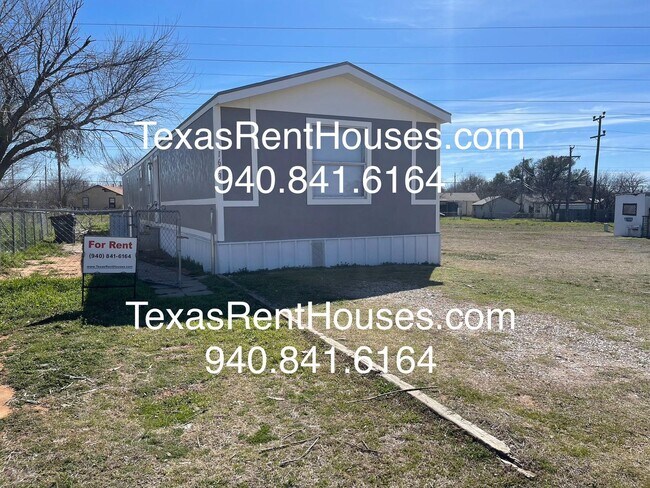 Bring the Pets - Fenced in Yard Included!!!! Discounted Rent Available too!! - Bring the Pets - Fenced in Yard Included!!!! Discounted Rent Available too!!