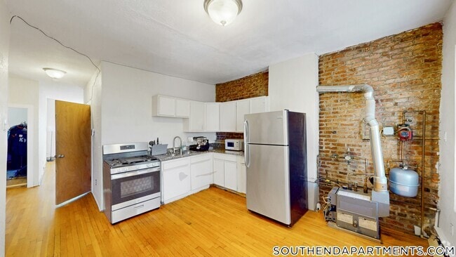 Building Photo - 88 Hammond St Rental