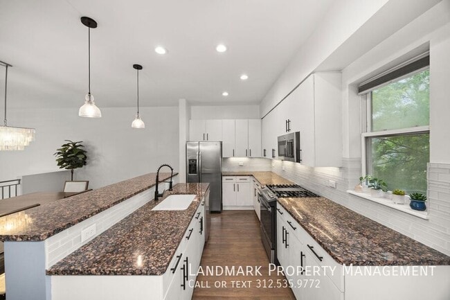 Photo - 838 E 45th St