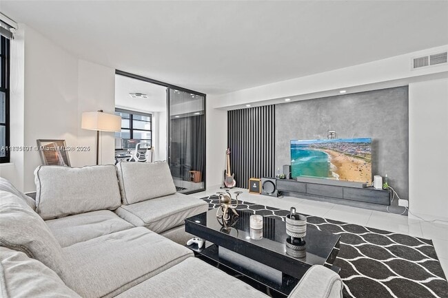 Building Photo - 999 Brickell Bay Dr Unit 705 Rental