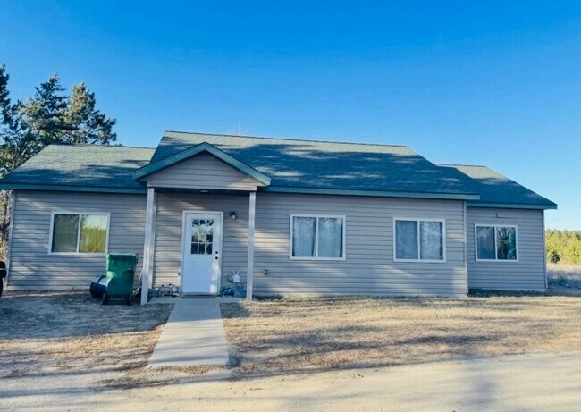 Photo - 3 Bedroom/ 1 Bath Home