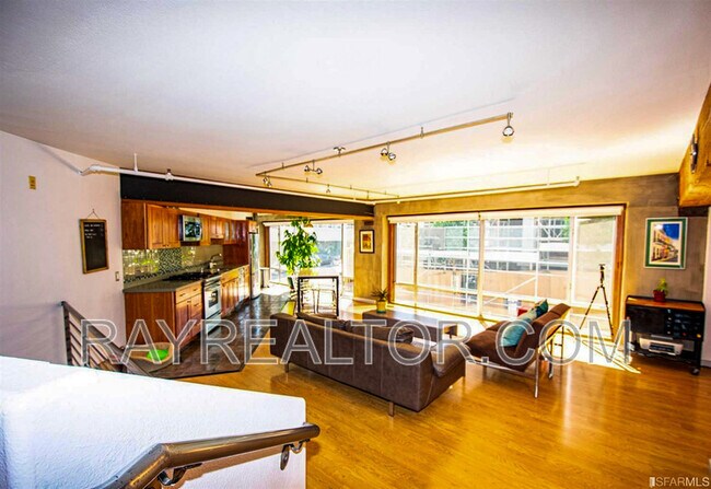 Building Photo - 18 Lansing St Unit #101