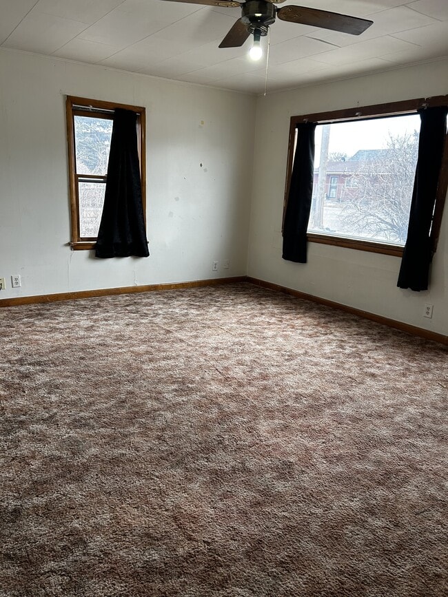 Photo - 413 W 5th St