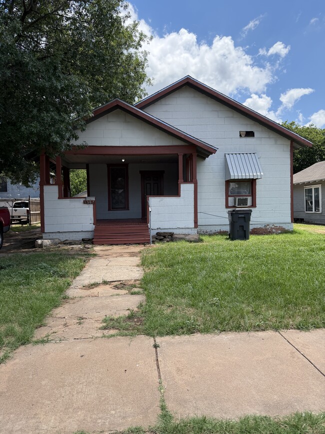 Building Photo - 1307 Giddings St