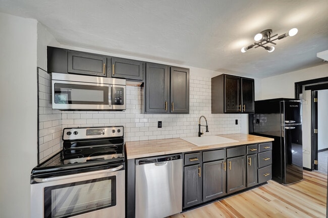 Photo - 2850 N Cotner Blvd Unit 1